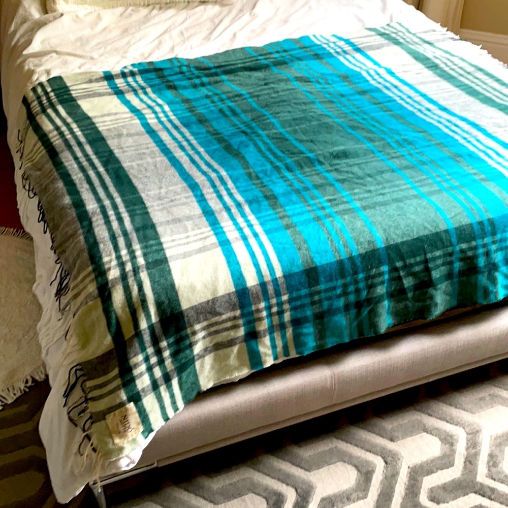 Nido Norte Ireland Green White Plaid Throw Blanket